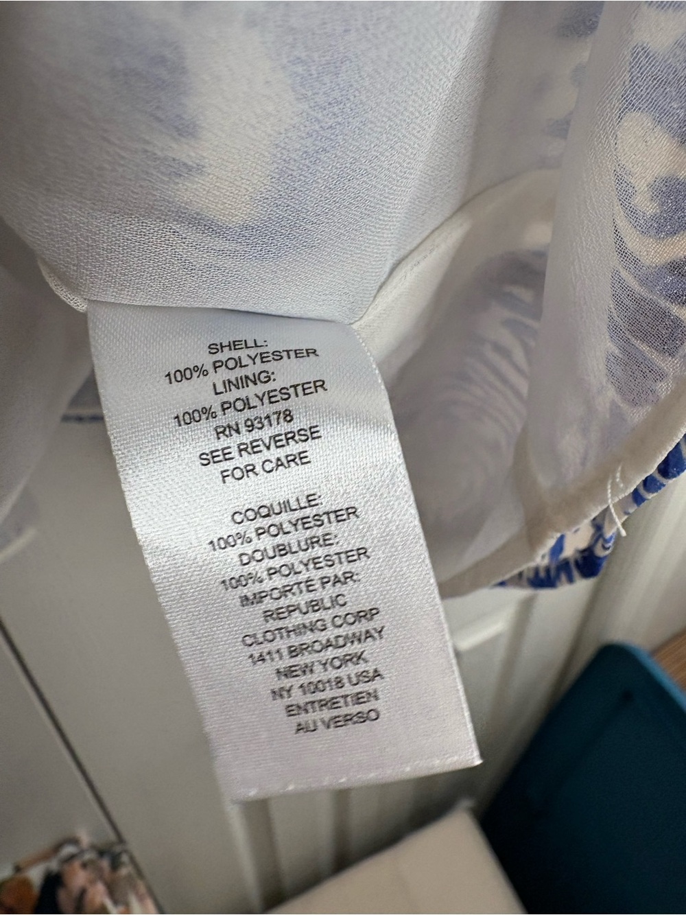 Women’s Tahari blue and white paisley print split v neckline blouse size 3X NWOT - Picture 5 of 6